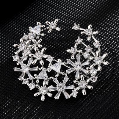 China Luxury Star Zircon Cubic Zirconia Copper Brooch Wedding Party Gift Party Wedding Suit Scarf Bag Pin Luxury Brooch for sale