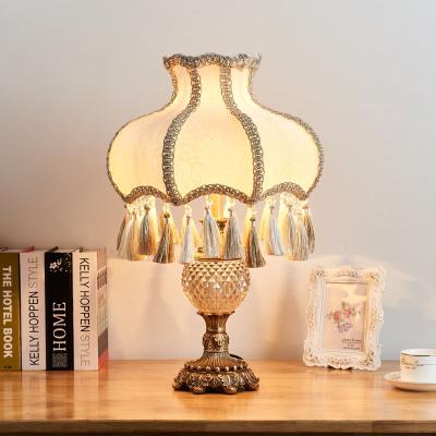 China European style classic handmade polyresin glass table lamp desk lamp with fabrics lampshade for hotel bedroom living room for sale