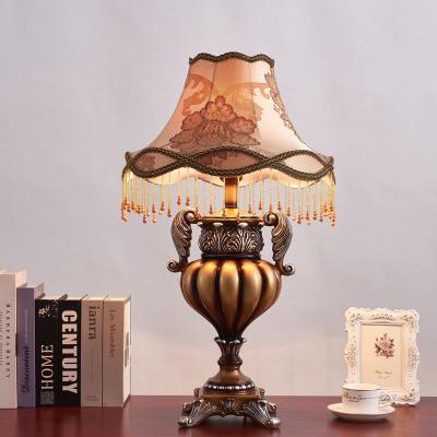 China European classic style polyresin materials table lamp indoor desk lamp with lampshade for hotel bedroom for sale