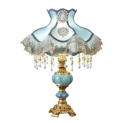 China Handmade Handwork Living Room Bedroom Hotel Polyresin Table Lamp Desk Lamp with Lace Lampshade for sale