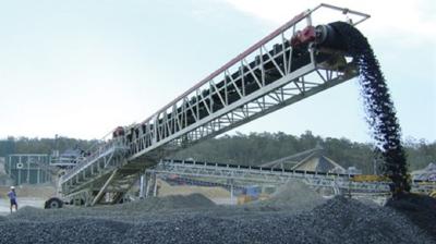 Chine Transport d'exploitation de largeur du convoyeur à bande de transfert de minerai de fer 200Kw 1200mm résistant à la chaleur à vendre