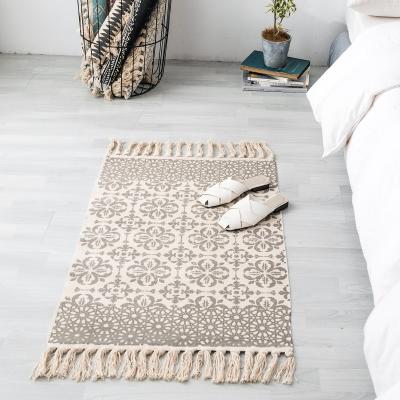 China Stain Resistant New Design Chinese Factory Manufacturing Modern Rectangular Cotton And Tassel Print Linen Rug for sale