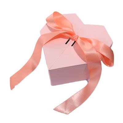 China Recycled New Birthday Cardboard Materials Custom Gift Packaging Heart Shaped Paper Box With Silk Ribbons for sale