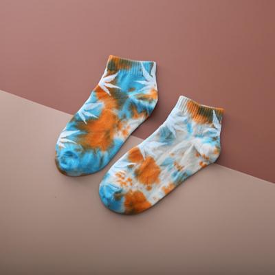 China Sports spring and summer men's and women's new tie-dye hip-hop street sports boat socks maple leaf pattern skateboard socks for sale