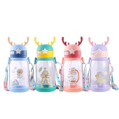 China 600ml Cartoon Kids Straw Viable Plastic Portable Cup Straps Plastic Water Bottle For Beverage for sale