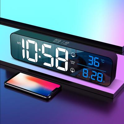 China Calendars the new 2022 LED alarm electronic clock to sleep duration can be adjusted children's color table clock for sale