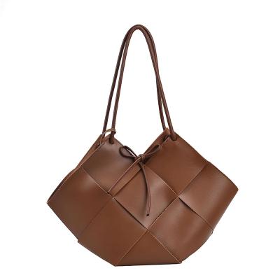 China Fashion PU Shoulder Bags Wholesale Famous Brand Woven Leather Handbags For Women Luxury for sale