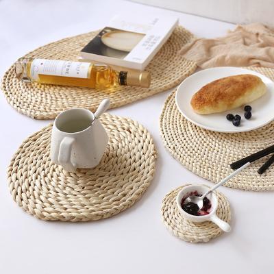 China Stocked Natural Kitchen Corn Husk Rug 2021 Oval Shape Dining Table Mat Coffee Cup Table Mat Wholesale With Cheap Price for sale