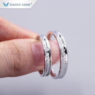 China CLASSIC round brilliant cut with gold moissanite diamond wedding ring for couples for sale