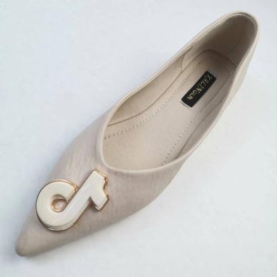 China Custom Clog Charm Wholesale Plastic/ Zinc alloy with plastic Shoe Decoration Buckle Shoe Chain Adjustable Buckle Shoe Accessories for sale