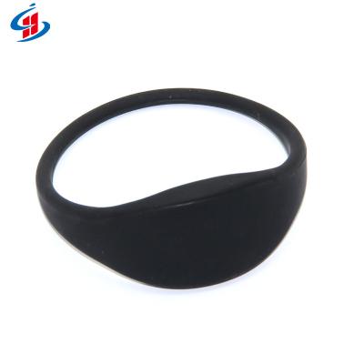 China Free Sample 13.56mhz F08 NFC Wristband RFID Silicone Wristband Waterproof/Waterproof Events Wristband For Access Control Card for sale