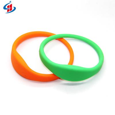 China Waterproof NFC Wristband Festival RFID Silicone Wristband Smart Wristband Waterproof / Waterproof Contactless Payment Wristband for sale