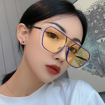 China 2021 Brand Sunglasses Luxury Women UV Plastic One Piece Oversized Cute Vintage Ladies Sun Glasses Metal Sun Glasses READSUN Big for sale