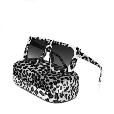 China Fashion Sunglasses 2021 Wholesale Fashion Designer Ladies Sunglasses Leopard Print Ladies Low Price Oversized Sun Glasses for sale