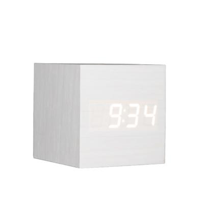 China Calendars Voice Control Customized Calendar With Temperature Wood Square PVC Led Table Clock en venta