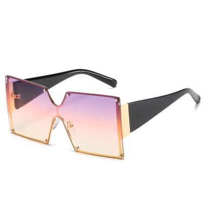 China Luxury Big Frame Sports Sunglasses Square Sunglasses 2021 Hot Selling Colorful Glass Women Shaping Sunglasses for sale