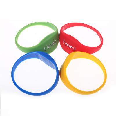 China Free Sample 13.56MHz Hotel Access Control Card NFC RFID Silicone Wristbands 3DES EAS128 Waterproof / Waterproof Data Encryption for sale