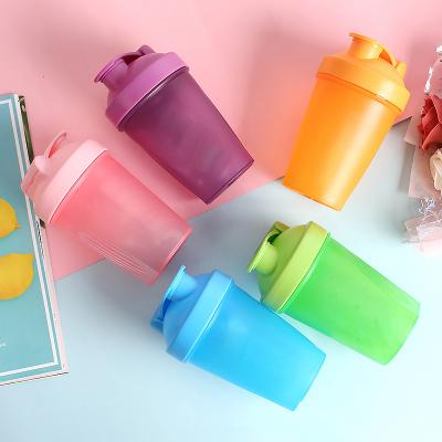 China 500ml Fitness Sustainable Outdoor Sports Drink Plastic Gym Milk Protein Shake Bottle for sale