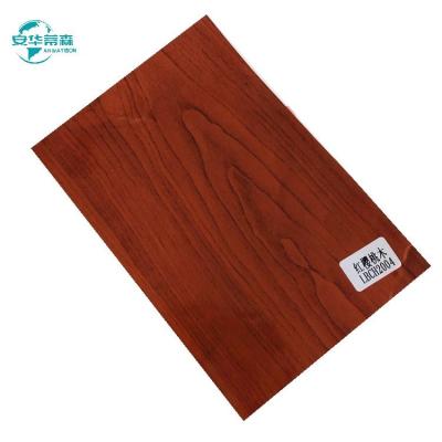 China Panel compuesto de aluminio de grano de madera resistente a la intemperie de 4 mm para revestimiento exterior en venta