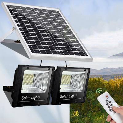 China Garden Solar Reflector Spotlight Flood Light Battery Outdoor Led Spotlight Foco Led Outdoor Remote Control Waterproof Spotlight for sale