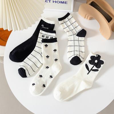 China QUICK DRY Happy Cute Funny Happy Cute Smiling Lovely Ankle Cartoon Socks Women Cotton Cotton Socks for sale