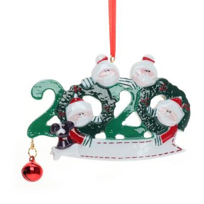 China 2020 Christmas Gift Resin Personalized Christmas Wreath Tree Ornament With Santa Claus Wearing Masks for sale