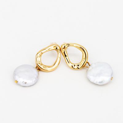 China 2022 Fashion Trendy Zircon Drop Vintage Simulated Jewelry In Pearl Circle Running Earrings For Women for sale