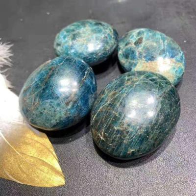 China Europe natural crystal stone reiki healing apatite palm blue palm stone for feng shui decoration for sale