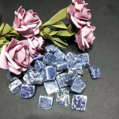 China Wholesale Europe Natural Crystal Therapy Sodalite Tumble Stone Crystals Healing Blue Stones For Decoration for sale