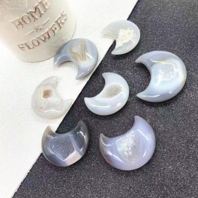 China Europe Nature Crystal Polished Carved Geode Agate Wholesale Moon Shape Fengshui Healing Crystals Souvenir for sale