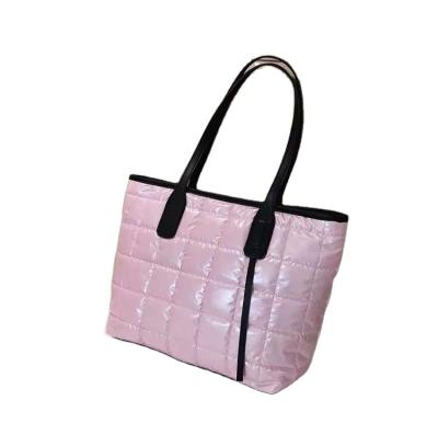 China Fashion Lightweight Fabric Handbag Shoulder Stripper Gym Bag Nylon Stitched Puffy Tote Duffel Bag Pink Puffy Tote Bag Shoulder Bag for sale