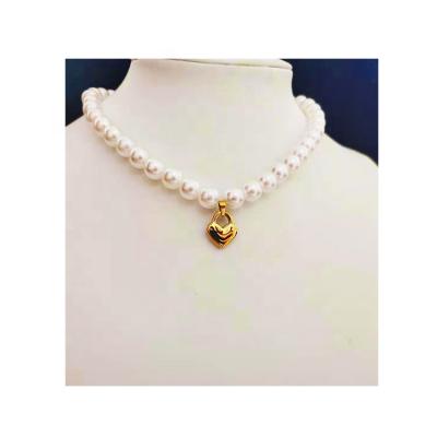 China Romantic Stainless Steel And Gold Plated Heart Shaped Pearl Necklace Anniversary Gift for sale