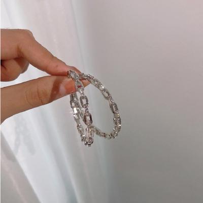 China FASHIONABLE Internet celebrity earrings explosion ear jewelry exhibition face 2021 luxury small high-end good circle women's earrings trend the new for sale