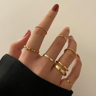 China Hot vintage selling European and American creative simple chain ring gold alloy new shape love ring geometric set for sale