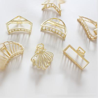 China Fashionable 20 Designs Wholesale Creative Pearl Metal Claw Barrettes Hair Clips Claw Clip Metal Hairpin Hair Pin Comb Clips for sale