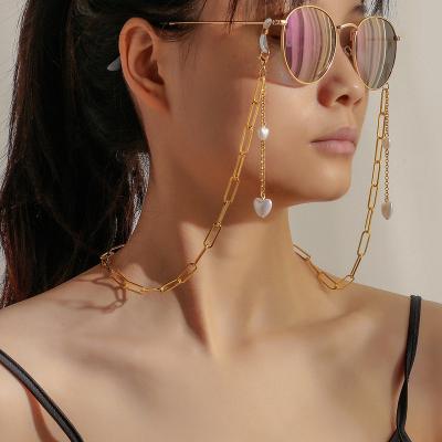 China Amazon Fashionable Mask New Arrival Alloy Heart Neck Strap Rope Pearl Mask Chain Women Girls Glass Anti-fall Chain Gold Plated Chain for sale