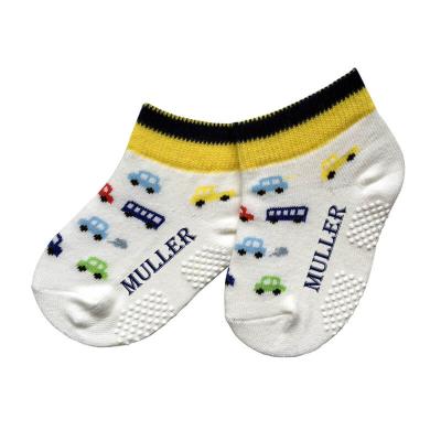 China Anti Bacterial Kids Indoor Play Anti Slip Non Slip Socks With Scrums And Taxi Pattern for sale