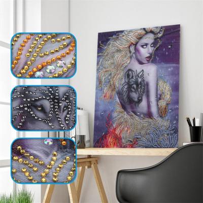 China Modern Exquisite 5D Diamond Painting Mural Beauty And Unique Wolf Crystal Diamond for sale