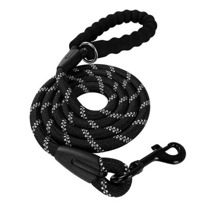 China Reflective Comfortable Adjustable Pet Leash Durable Padded Handle With Highly Reflective Threads for sale