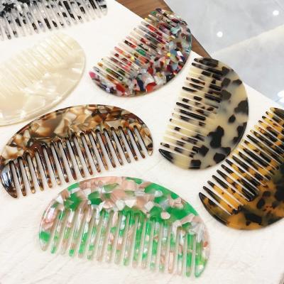 China Retro Plastic Wide Tooth Hair Comb Semicircle Round Comb For Men And Women for sale