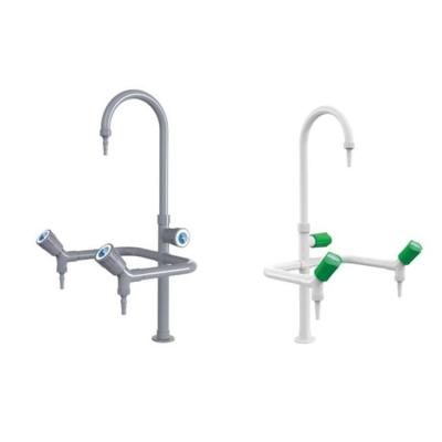 China Acessórios de laboratório Triple 3 Way Outlet Brass Sink Assay Faucet com água quente e fria à venda