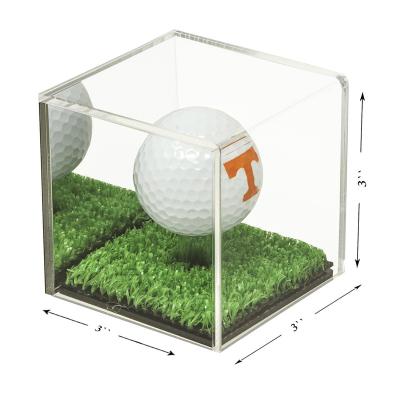 China High Transparency Acrylic Golf Ball Display Case With Turf Base For Single Ball for sale