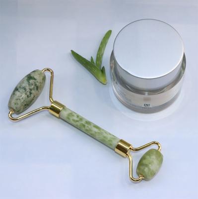 China Whitening Real Jade Roller Green Crystal Stone Facial Roller 100% Genuine Green Jade Face Roller for sale