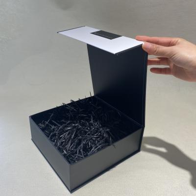 China Recyclable White Folding High End Box Packaging Gift Box With Magnetic Lid And Base Box For Packaging for sale