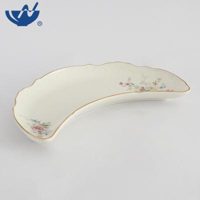 China Sustainable OEM ODM Moon Shape Dry Plate Fruit Nut Snacks Ceramic Serving Plates for sale