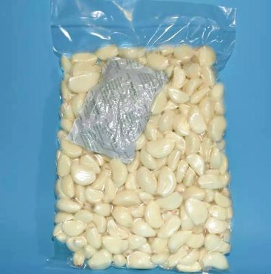 China Vacuum packed fresh peeled fresh garlic for sale for sale