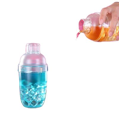 China New Design 200ml Viable Wholesale Plastic Custom Beer Mug With Lid Glass Cocktail Shaker Bar Mixer Set Tool for sale