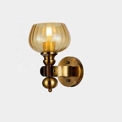 China Modern Classic Indoor Hotel Bedroom Living Room Wall Sconce Modern Gold Design E14 Wall Lamp for sale