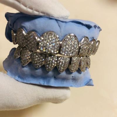 China Hiphop charm custom personal jewelry iced out grillz set hip hop teeth braces zircon micro paved teeth bling grilz for sale