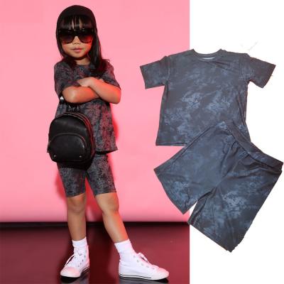 China Y0002 Wholesale Casual Kids Clothes Outfits Kids Girls Sweater Tops Shorts 2pcs Geometric Print Clothing Sets for sale